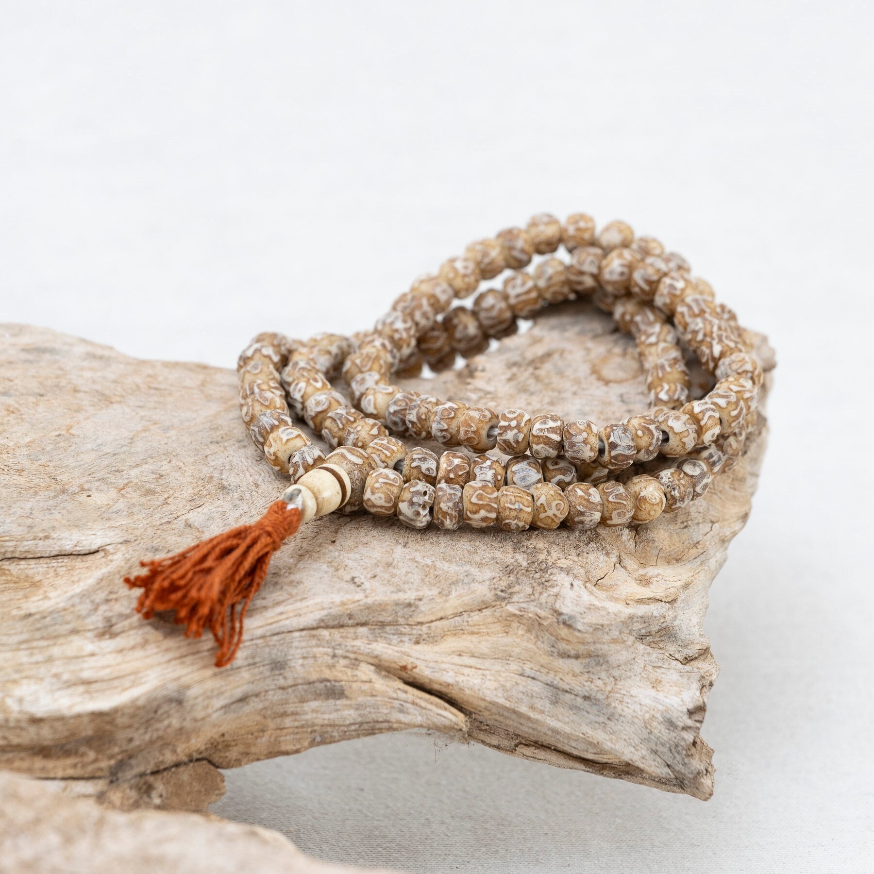 Collana Tibetana Buddista 108 Perline Howlite Bianco E Turchese - 8mm, Lunga 33 Pollici, Fatta A Mano