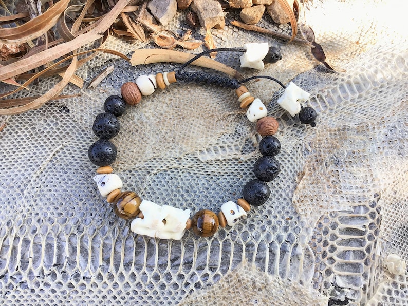 Unisex Perfect Gift Hand Carved Skull Bracelet Serpent Vertebrae Bone Bracelet Protection Bracelet Tribal Snake Bone Skull Bracelet