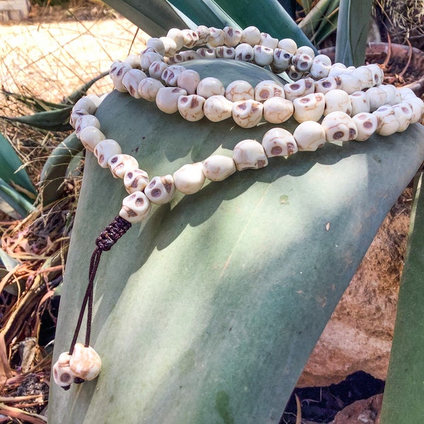 108 perles de prière de crâne howlite, collier long de crânes, chaîne de crânes bouddhistes