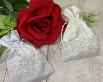 5 Wedding Favour bags / pouches, satin with lace and pearl trim, Ivory or White