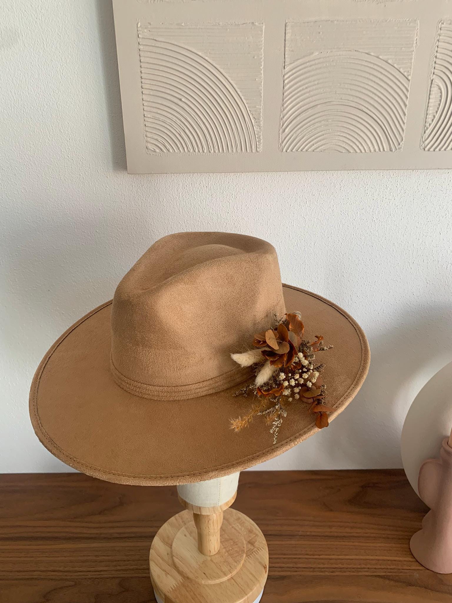 Dried Flowers Fedora: Vegan Suede Wide Brim Hat - AMARYLLIS  display picture 3