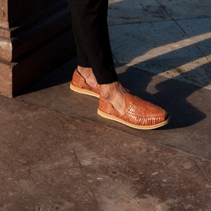 Huarache Sandals Men, Handmade Leather Men's Sandals, Leather Flip-Flops, Summer Shoes, Leather Flat Shoes RAMBUTAN 画像 2