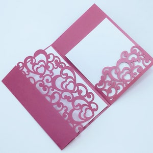 SVG Tri Fold Pocket Kartenvorlage 5 x 7 Zoll Hochzeitseinladung Wirbelt Herzen Cricut Silhouette Cameo Laser Cut Datei Jahrestag Romantische Karte