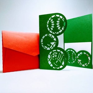 Arquivo de corte SVG Cartão de bolso triplo dobrável Tema de beisebol Convite para festa de aniversário de menino Silhueta de jogador de beisebol Cricut Cameo DXF Corte a laser