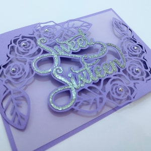 Modèles d'invitation découpés au laser 7 x 5 roses Sweet Sixteen Roses Gate Fold cartes Cricut 16e anniversaire Roses fête couper fichier Silhouette camée
