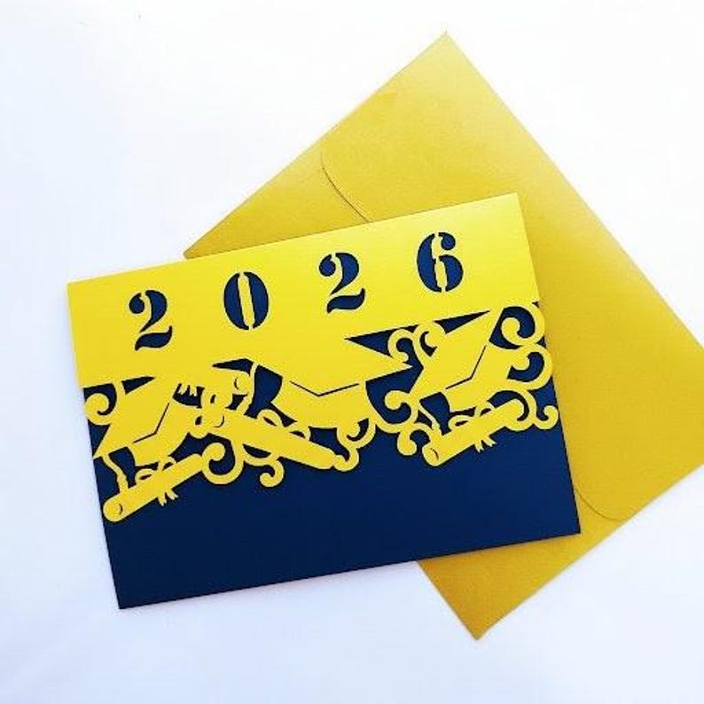 卒業招待状 SVG カード 2026 年度卒業クラス Cricut カットファイル 三つ折りポケット 横長のお知らせ シニア 2026 シルエットカメオ レーザーカット 画像 1