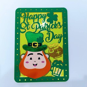 Archivos de corte de tarjetas de carpeta del día de San Patricio con capas SVG Tarjeta de trébol del día de San Patricio Cricut Silhouette Cameo Shamrock SVG cortado con láser