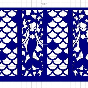 Puede incluir: Un dise&ntilde;o de papel artesanal azul con tres sirenas con una estrella en la cabeza, rodeadas de un patr&oacute;n de escamas superpuestas. El dise&ntilde;o mide 26,8 cm de ancho y 19,2 cm de alto.