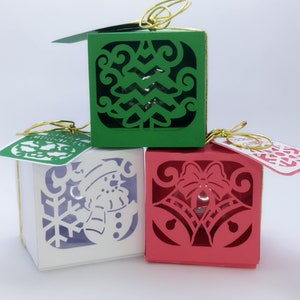 Caixa de enfeites de natal com 3 arquivos de corte SVG, 3x3x3 polegadas, modelos SVG, bola redonda, caixa de lembrancinhas, silhueta, camafeu, corte a laser, árvore, boneco de neve, sino, presentes