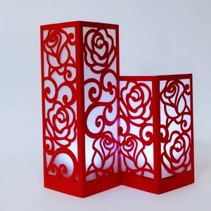 SVG SCHNITTDATEI Papierlaterne Vorlagen Rosen Wirbel Romantisches Abendessen Jahrestag Geschenk Hochzeit Herzstücke Schatten Box 3D Rosen Dekor svg