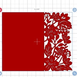 Pu&ograve; includere: Un biglietto rosso con un disegno floreale tagliato sul lato destro. Il biglietto misura 21,25 cm per 17,82 cm.
