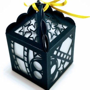 Caixa de lembrancinhas SVG, tira de filme, estrelas de cinema, arquivo de corte Cricut, modelo de caixa de aniversário, dezesseis anos, decoração de casamento de Hollywood, caixa de presente central SVG
