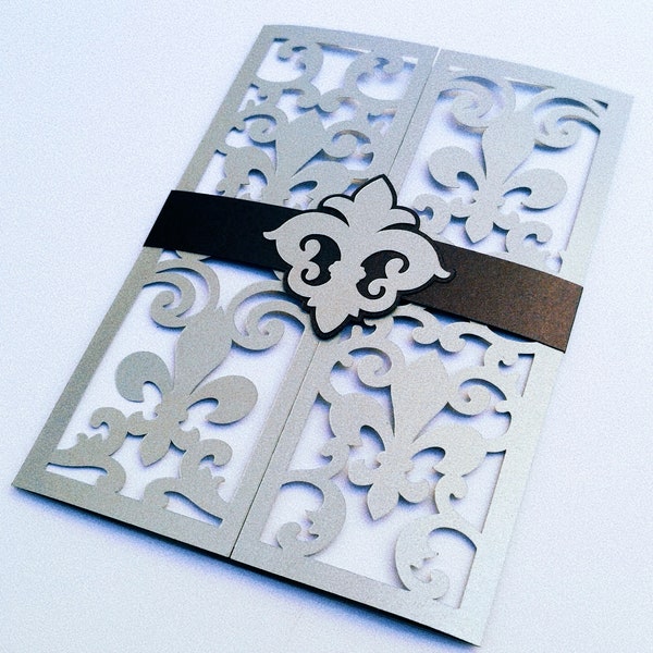 Modèle d'Invitation de mariage SVG Fleur de Lys Cut File Gate Fold Card Porte-invitation élégant avec bande de ventre Cricut Silhouette Cameo Laser