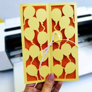 Cartão de convite de balões SVG Cricut Cartão de feliz aniversário Arquivos de corte SVG balões svg Chá de bebê Modelos de primeiro aniversário Silhouette Cameo
