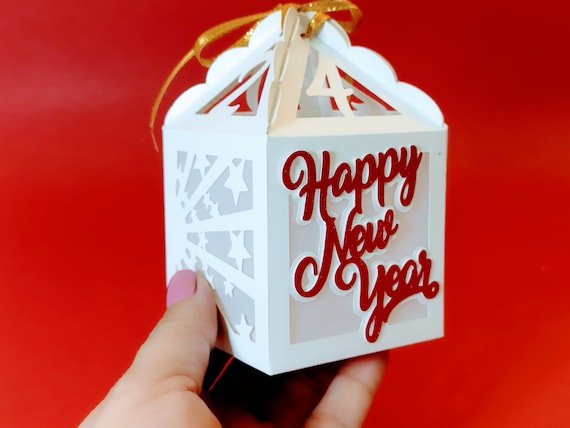 New Year Gifts: लव पार्टनर को खुश करने के लिए नए साल पर दें ये 5 खास तोहफे,  बढे़गा प्यार - Haribhoomi