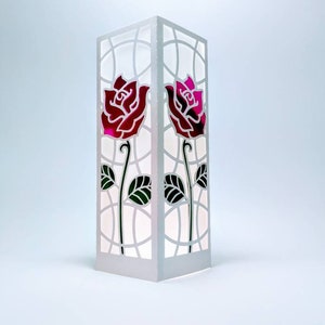 Plantilla de linterna SVG Rosa eterna encantada Archivo de corte Cricut Silhouette Cameo Corte láser Centro de mesa de La Bella y la Bestia Quinceañera Dulces 16