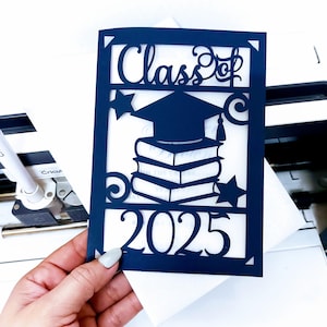 Carte d'invitation pour l'obtention du diplôme SVG promotion 2025 Senior 2025 coupe Cricut fichier carte dossier carte Cricut joie tapis tapis fichier SVG Silhouette camée découpé au laser