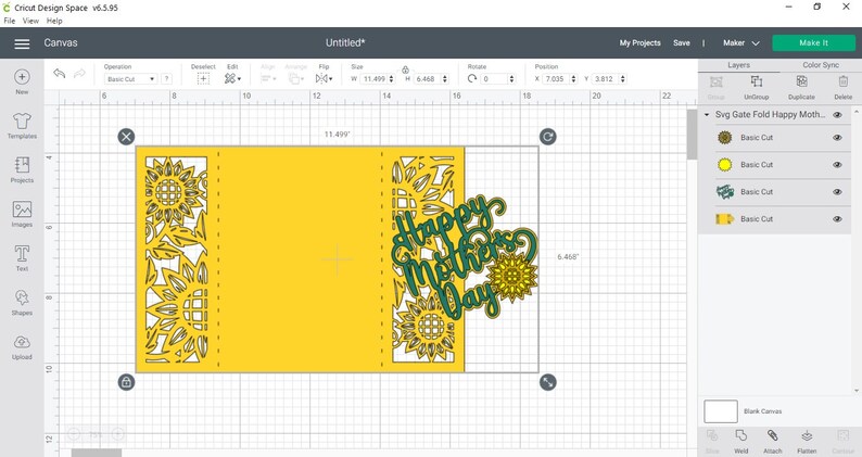 Op de afbeelding: Een Cricut Design Space-scherm met een digitaal ontwerp voor een kaart met een zonnebloemrand en de tekst "Happy Mother's Day" in groene cursieve letters. Het ontwerp is klaar om op een Cricut-machine te worden gesneden.