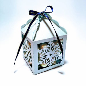 Caixa de favor de arquivos de corte SVG Modelo Cricut Flocos de neve congelados Caixa de presente de inverno DIY Artesanato de papel Presentes de Natal Aniversário Menina Silhueta Cameo