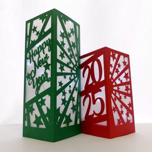 SVG Papel Lanterna Feliz Ano Novo 2025 Centro de Mesa Arquivos de Corte Modelos Luminárias de Natal Cricut Maker Silhueta Cameo Ano Novo Caixa de Sombra