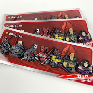 Könnte beinhalten: Ein Set mit 10 Emaille-Pins mit Charakteren aus dem Star Wars-Universum. Die Pins sind farbenfroh und detailliert, mit einem schwarzen und roten Farbschema. Die Pins sind in einer Reihe auf einem schwarzen und roten Hintergrund angeordnet. Der Text "Black Gate" und "Interlok Series 3" ist auf dem Hintergrund sichtbar.