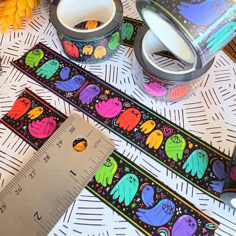 Peut inclure: Ensemble de trois mugs en c&eacute;ramique avec une finition mate et mouchet&eacute;e. Les tasses sont de couleur cr&egrave;me, gris clair et gris fonc&eacute;. Chaque mug a un design simple et minimaliste avec une anse arrondie.