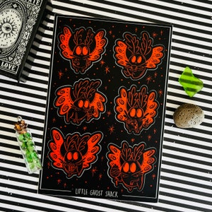 Hoja de calcomanías de Mothman Loves Snacks para planificadores o cartas de correo