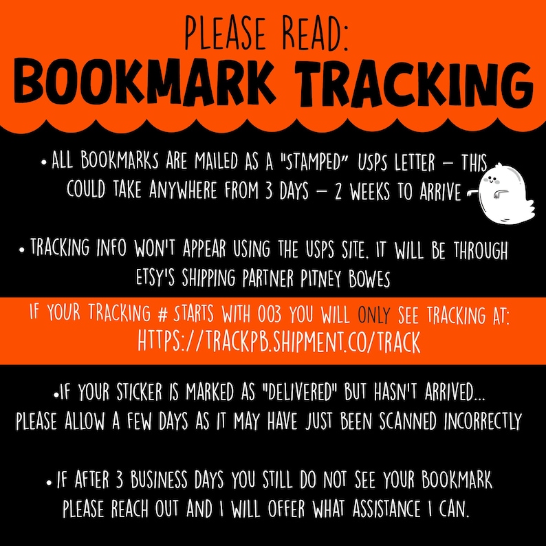 以下が含まれることがあります： 「PLEASE READ: BOOKMARK TRACKING」のテキストが入った黒とオレンジのグラフィック。ブックマークの発送、追跡、配達に関する情報が含まれています。小さな白い幽霊のイラストが右上隅にあります。