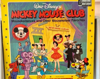 Walt Disney's Mickey Mouse Club : Mouseketeer Favorites, 1975, 33 vinyles d'occasion, plusieurs rayures, nettoyé par un professionnel, fonctionne bien.