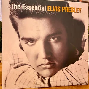 The Essential Elvis Presley (2015) greatest hits double vinyl 33, used, professionally cleaned, vg+ grade, great sound!