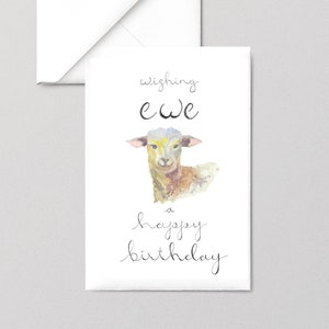 Feliz cumpleaños a EWE: Deseando a EWE un feliz cumpleaños, feliz cumpleaños tarjeta hecha a mano acuarela, juego de palabras de oveja, tarjetas de cumpleaños divertidas para ella