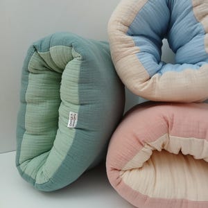 Mini almohada de lactancia orgánica para llevar, cojín totalmente natural para el brazo para la alimentación del bebé, almohada de viaje compacta para apoyar la lactancia materna
