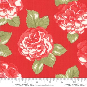 By The Continuous HALF YARD Early Bird by Bonnie /& Camille for Moda Fabrics Pattern #55190-17 Large Pink Blooms on Cream RARE