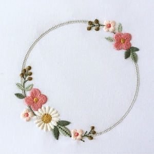 Desenho de bordado à máquina PEQUENA guirlanda Boho delicada Flor de herança círculo monograma moldura 4x4 bastidor Kranz Stickdatei Broderie couronne fleur