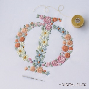 Diseño de bordado a máquina letra Φ Phi  10 cm de alto  monograma floral Letra Griega flores matriz de bordado