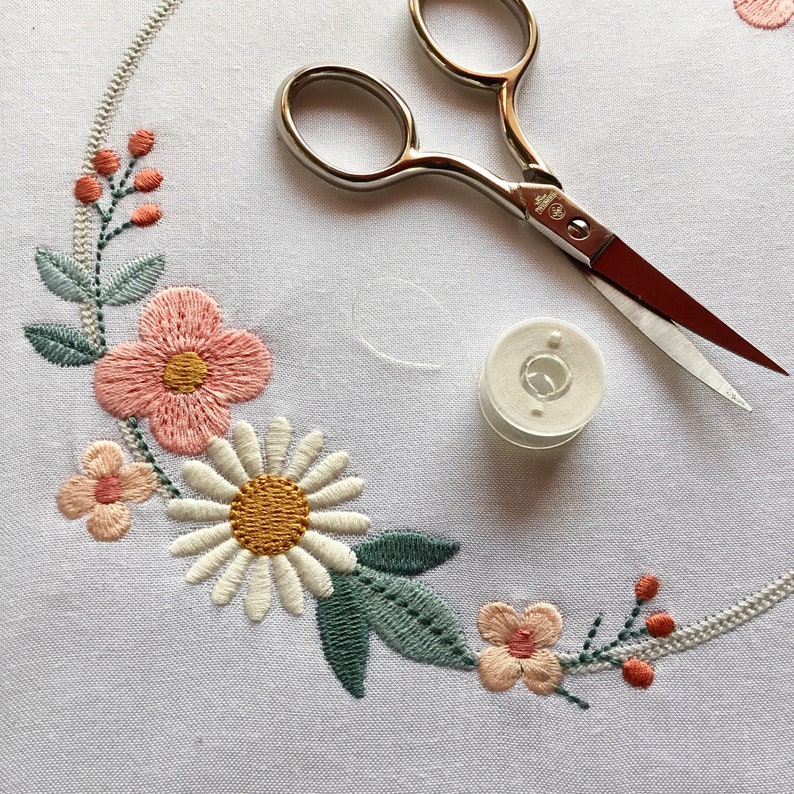 Machine embroidery design LARGE HOOP Dainty Boho wreath Heirloom flower circle Monogram frame hoop Kranz Stickdatei Broderie couronne fleur