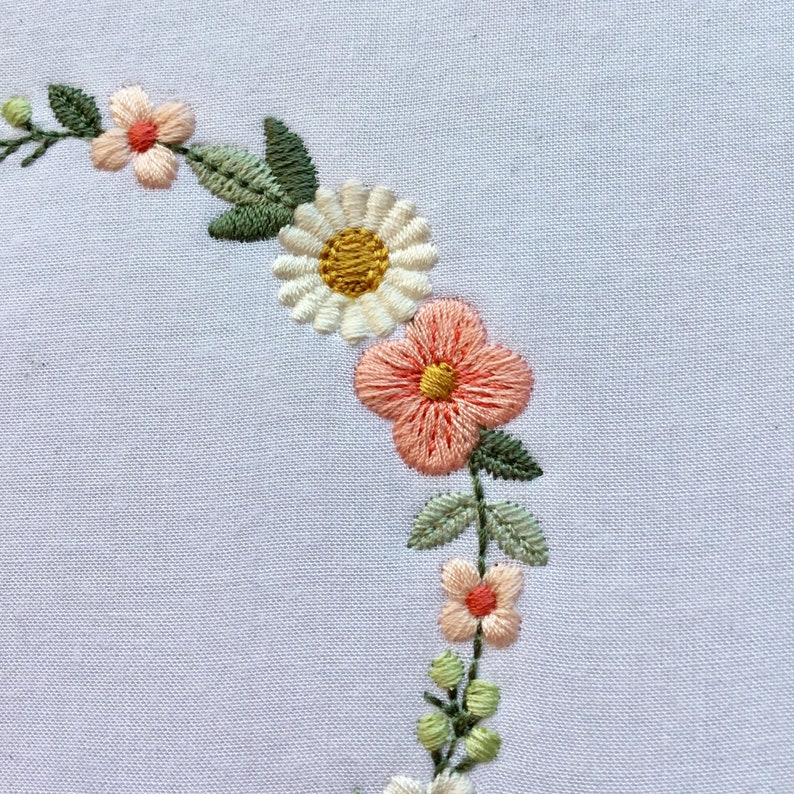 Machine embroidery design SMALL floral wreath Dainty Boho | Etsy