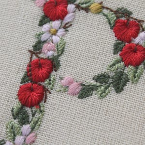 Diseño de bordado a máquina 5 cm de alto Monogramas Letras manzanas y flores Abecedario botánico Caracteres especiales Español Francés etc. imagen 12