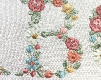 Alphabet brodé mille fleurs Amazon.fr - Alphabet brodé mille fleurs - Gagnebin, Isabelle