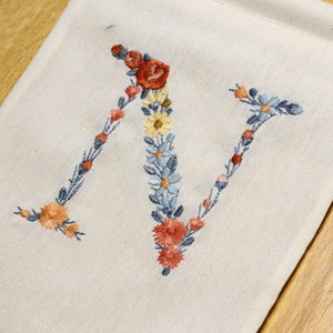 Bordado à máquina LETRA N Maiúscula 3 "/7,5 cm Dainty floral font Heirloom Monogram Broderie machine Stickdatei Ricamo macchina 4x4 hoop
