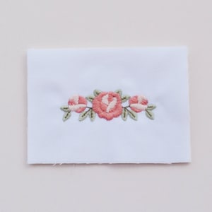 ミニバラの機械刺繍デザイン。小さなバラのつぼみの刺繍ファイル。3 つのサイズ (4 x 4 フープ) すぐにダウンロードできます