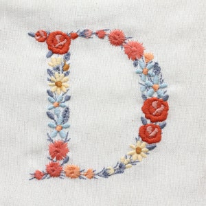 Machine embroidery LETTER D Uppercase 3"/7,5 cm Dainty floral font Heirloom Monogram Broderie machine Stickdatei Ricamo macchina 4x4 hoop