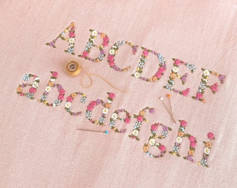 Machineborduurwerk mini bloemen alfabet kleine letters 3,5 cm hoog HOOFDLETTERS en kleine letters + speciale tekens Buchstaben Stickdatei
