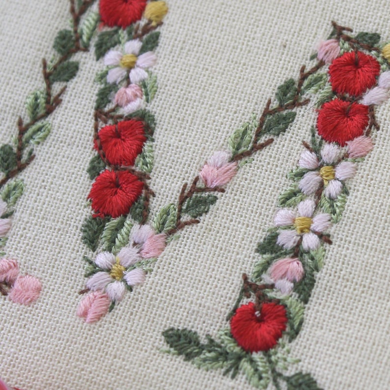 Diseño de bordado a máquina 5 cm de alto Monogramas Letras manzanas y flores Abecedario botánico Caracteres especiales Español Francés etc. imagen 10