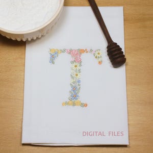 Diseño de bordado a máquina letra T 10 cm de alto Bordado digital monograma floral Letra de flores matriz de bordado