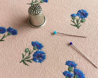 Mini korenbloem 1"/25 mm machine borduurwerk ontwerp miniatuur Bachelors knop Kornblume Stickdatei Broderie bleuet Ricamo fiori haft kwiatowy
