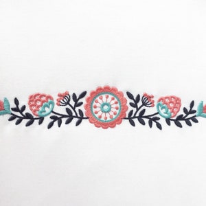 Motif de broderie machine Bordure florale folklorique. Fichiers de broderie numérique à bordure folklorique. 3 tailles. Téléchargement instantané