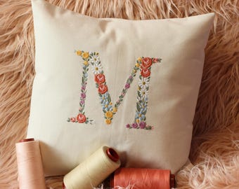 Machineborduurwerk LETTER M hoofdletters 15 cm/6" hoog sierlijke bloemenlettertype 8 x 8 hoepel Heirloom Monogram Broderie machine Stickdatei Ricamo macchina
