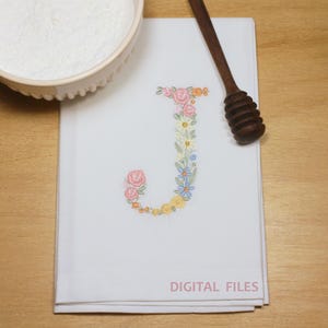 Machine embroidery LETTER J Uppercase 97Mm / 3.85" tall dainty floral font Heirloom  Monogram  Broderie machine-Stickdatei-Ricamo macchina