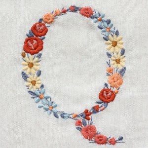 Bordado à máquina LETRA Q Maiúscula 9,6 cm/3,80" cm Fonte floral delicada Monograma Heirloom Broderie machine Stickdatei Ricamo macchina